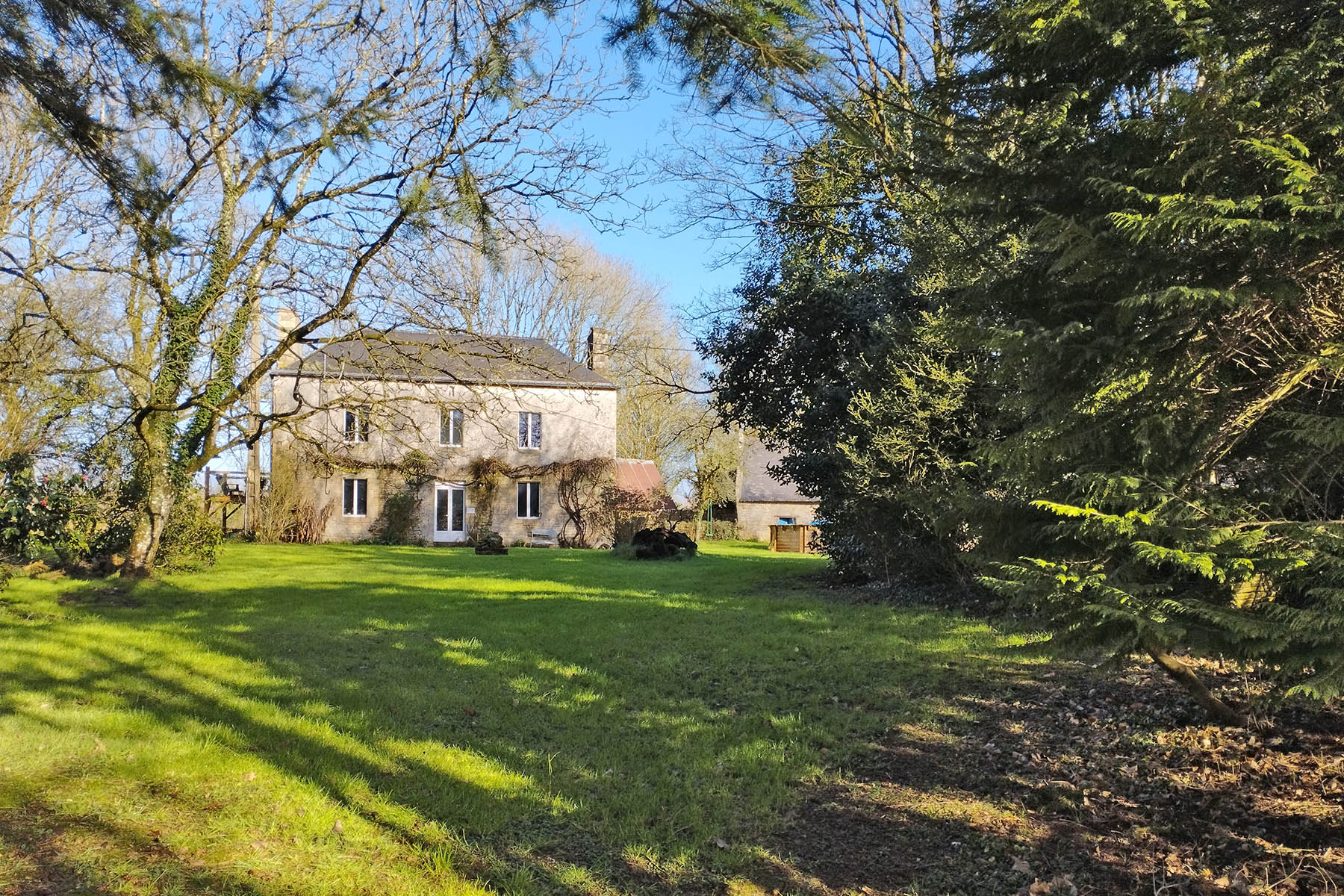 Maison 10 pièces avec dépendances PLUVIGNER