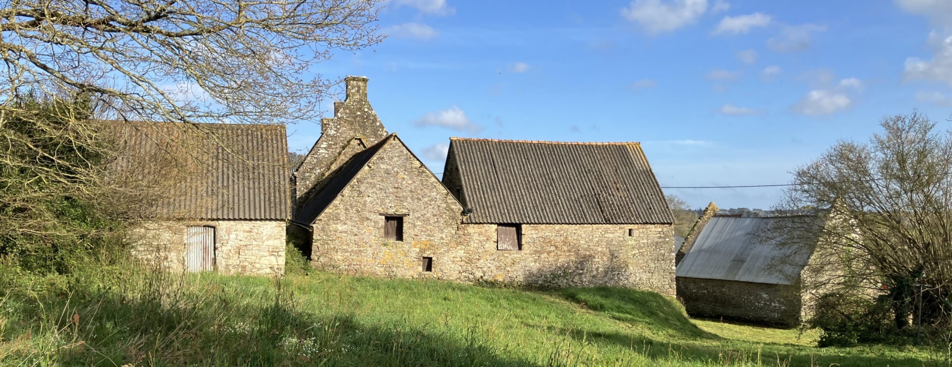 UNE BÂTISSE EN PIERRE À RÉNOVER ?